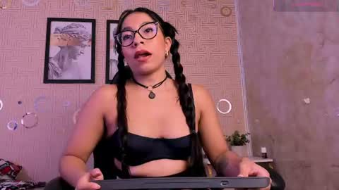 Mia online show from August 3, 10:02 pm