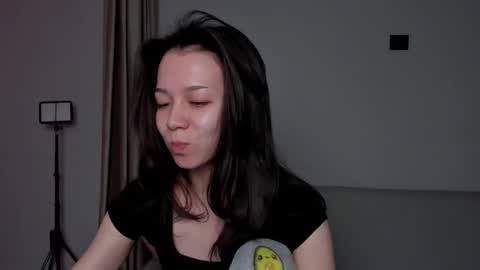 Mia online show from February 20, 9:43 am