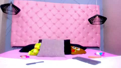 Mia online show from January 13, 1:38 pm