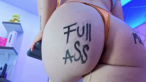 Mia online show from May 10, 1:05 pm