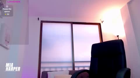 Snapshot of mia_hrpr_01 chatting on November 9, 9:24 pm Mia online show from November 9, 9:24 pm