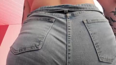 Val  online show from February 7, 8:01 pm