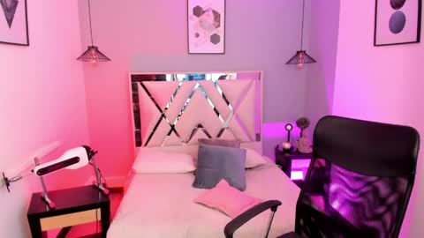 Val  online show from April 23, 7:49 pm