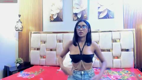 Mia.  online show from May 9, 10:53 am