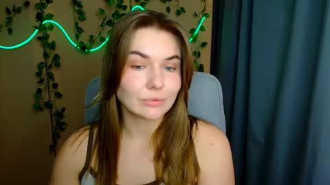 mia_lemm online show from February 23, 8:33 am