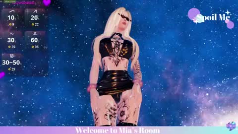 Mia online show from June 4, 6:36 pm