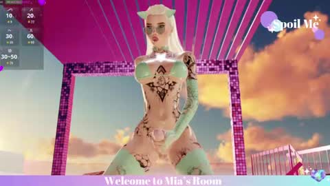 Snapshot of mia_lilah chatting on July 8, 7:40 pm Mia online show from July 8, 7:40 pm