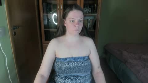 mia_lores online show from April 30, 9:26 am