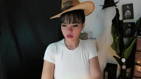 M I A online show from June 13, 3:54 pm