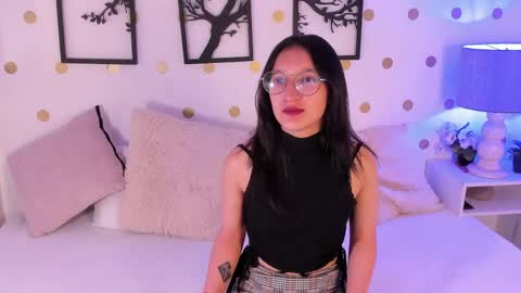 Mia online show from June 9, 11:16 pm