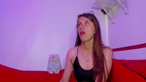 Mia online show from December 4, 2:04 pm