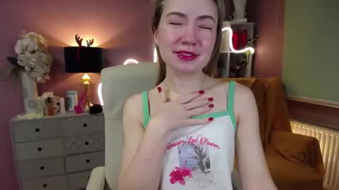 Snapshot of mia_luxx92 chatting on December 28, 7:44 am Mia online show from December 28, 7:44 am