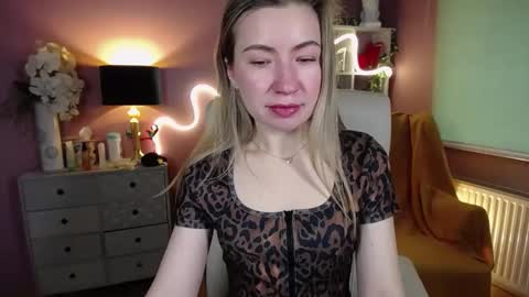 Snapshot of mia_luxx92 chatting on January 13, 10:36 am Mia online show from January 13, 10:36 am