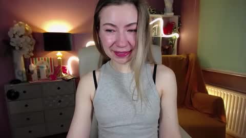 Snapshot of mia_luxx92 chatting on January 19, 7:46 am Mia online show from January 19, 7:46 am