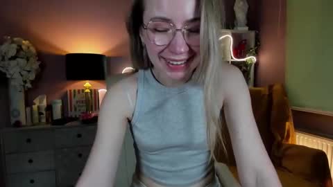 Snapshot of mia_luxx92 chatting on January 26, 1:47 pm Mia online show from January 26, 1:47 pm