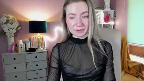 Snapshot of mia_luxx92 chatting on January 31, 10:42 am Mia online show from January 31, 10:42 am