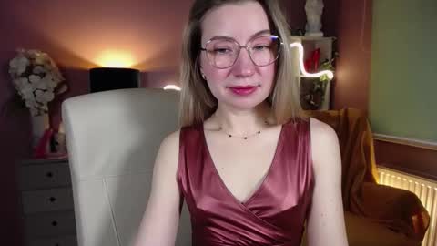 Snapshot of mia_luxx92 chatting on February 7, 8:01 am Mia online show from February 7, 8:01 am