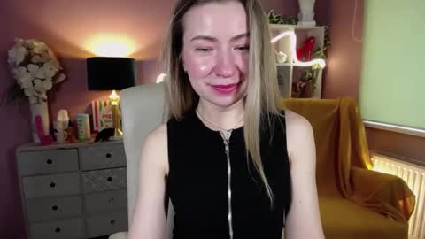 Snapshot of mia_luxx92 chatting on February 9, 11:14 am Mia online show from February 9, 11:14 am