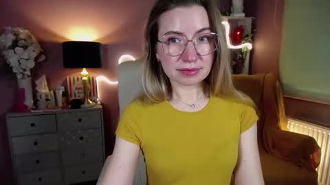 Snapshot of mia_luxx92 chatting on February 13, 1:48 pm Mia online show from February 13, 1:48 pm