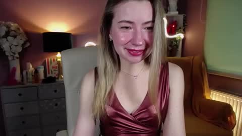 Snapshot of mia_luxx92 chatting on February 15, 8:00 am Mia online show from February 15, 8:00 am