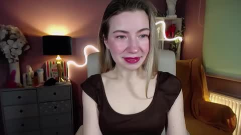 Snapshot of mia_luxx92 chatting on February 16, 7:37 am Mia online show from February 16, 7:37 am