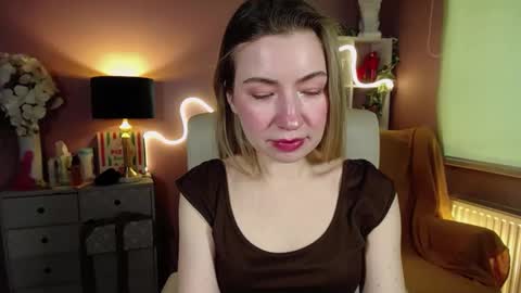 Snapshot of mia_luxx92 chatting on February 16, 11:05 am Mia online show from February 16, 11:05 am