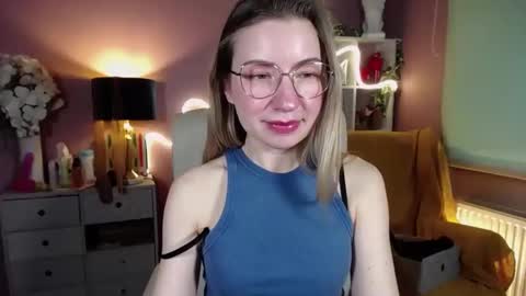 Snapshot of mia_luxx92 chatting on February 16, 2:21 pm Mia online show from February 16, 2:21 pm