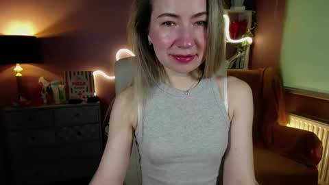 Snapshot of mia_luxx92 chatting on February 23, 7:44 am Mia online show from February 23, 7:44 am