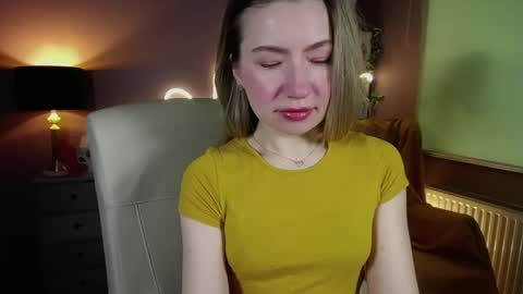 Snapshot of mia_luxx92 chatting on March 5, 8:00 am Mia online show from March 5, 8:00 am