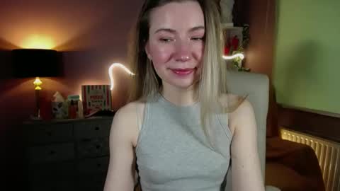 Snapshot of mia_luxx92 chatting on March 7, 7:41 am Mia online show from March 7, 7:41 am