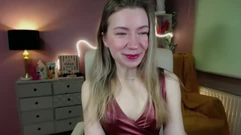 Snapshot of mia_luxx92 chatting on March 8, 7:27 am Mia online show from March 8, 7:27 am