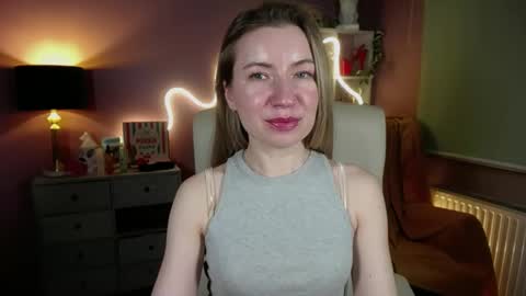 Snapshot of mia_luxx92 chatting on March 9, 5:49 pm Mia online show from March 9, 5:49 pm