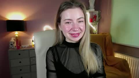 Snapshot of mia_luxx92 chatting on March 12, 7:35 am Mia online show from March 12, 7:35 am