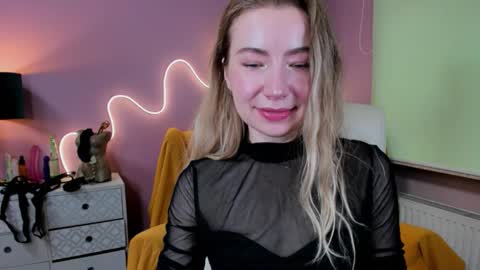 Snapshot of mia_luxx92 chatting on September 17, 6:48 am Mia online show from September 17, 6:48 am