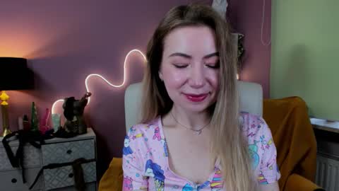 Snapshot of mia_luxx92 chatting on October 3, 7:27 am Mia online show from October 3, 7:27 am