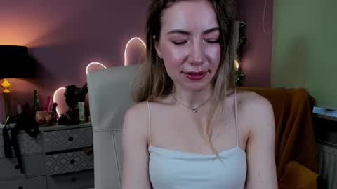 Snapshot of mia_luxx92 chatting on October 10, 7:07 am Mia online show from October 10, 7:07 am