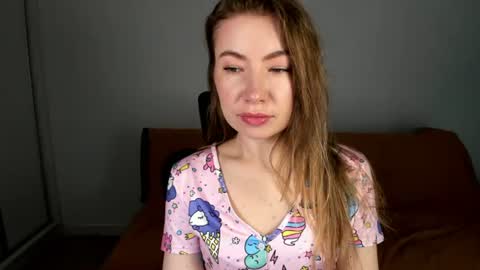 Mia online show from June 14, 6:26 am
