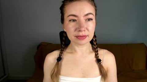 Snapshot of mia_luxx92 chatting on July 3, 6:31 am Mia online show from July 3, 6:31 am