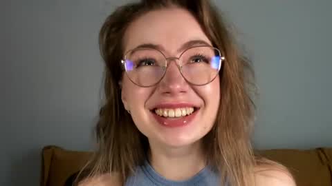 Snapshot of mia_luxx92 chatting on July 5, 1:18 pm Mia online show from July 5, 1:18 pm