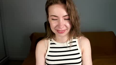 Snapshot of mia_luxx92 chatting on July 7, 7:23 am Mia online show from July 7, 7:23 am