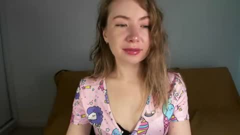 Snapshot of mia_luxx92 chatting on July 22, 6:27 am Mia online show from July 22, 6:27 am