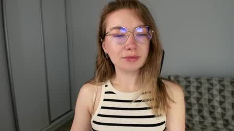 Snapshot of mia_luxx92 chatting on July 25, 6:55 am Mia online show from July 25, 6:55 am