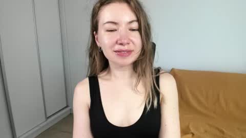 Snapshot of mia_luxx92 chatting on August 1, 6:23 am Mia online show from August 1, 6:23 am