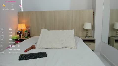 Snapshot of mia_mercier chatting on June 18, 11:36 am Mia Mercier online show from June 18, 11:36 am