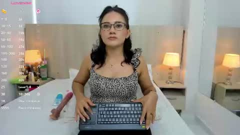 Snapshot of mia_mercier chatting on June 22, 11:40 am Mia Mercier online show from June 22, 11:40 am