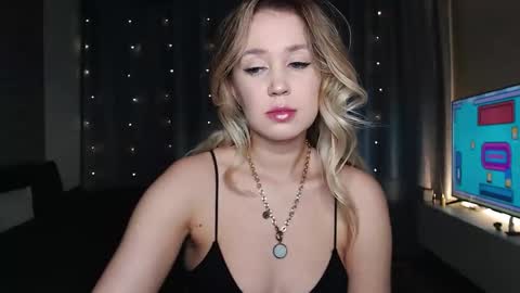 Mia online show from February 4, 2:23 pm