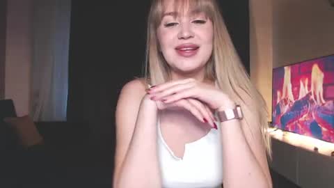 Mia online show from June 19, 1:59 pm