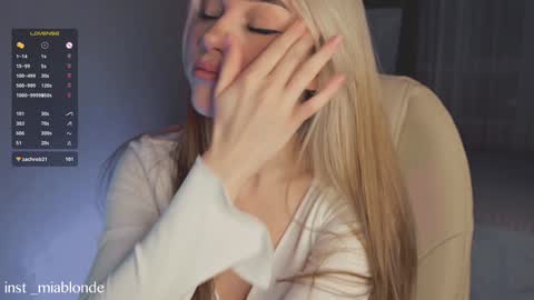 Snapshot of mia_milagros chatting on December 2, 2:09 am mia_milagros online show from December 2, 2:09 am