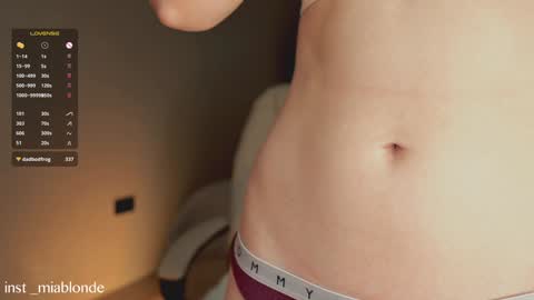 Snapshot of mia_milagros chatting on December 11, 12:33 am mia_milagros online show from December 11, 12:33 am