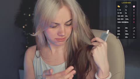 Snapshot of mia_milagros chatting on February 8, 1:22 am mia_milagros online show from February 8, 1:22 am